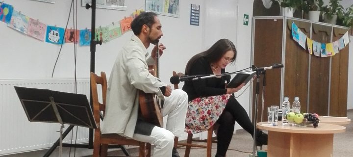 Póráz, bilincs és fenéktörlés- Beszámoló a zenés író-olvasó találkozóról Szabó T. Annával és Sinha Róberttel